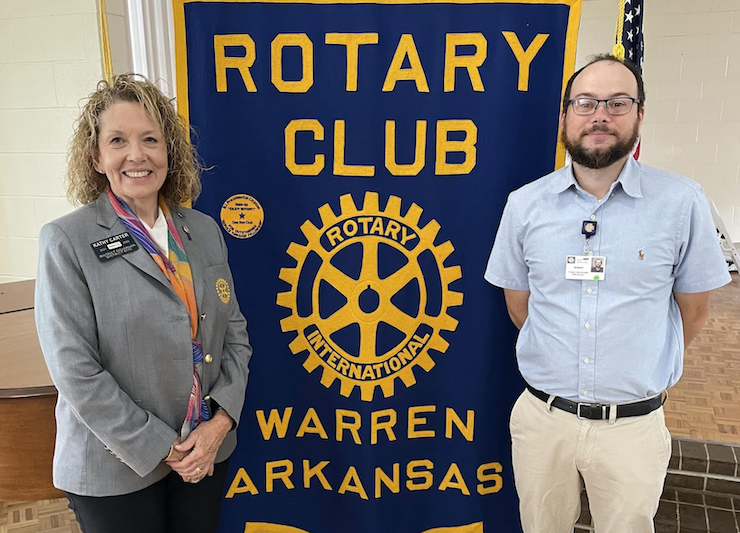 Rotary District Governor speaks to Warren Rotary Club