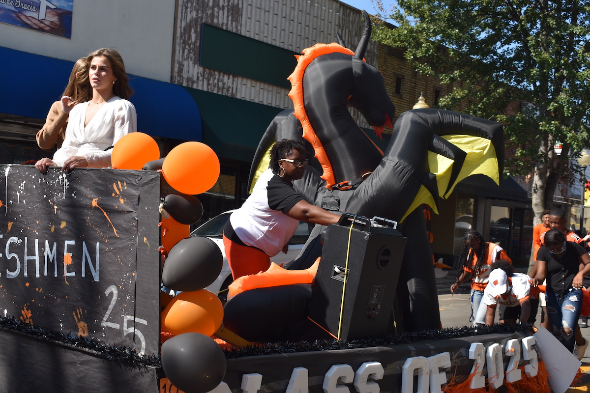 Enter the 2022 WHS Homecoming Parade