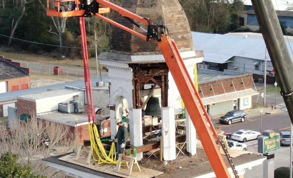 Video and photos of restoration work being done on the historic Bradley County Courthouse tower
