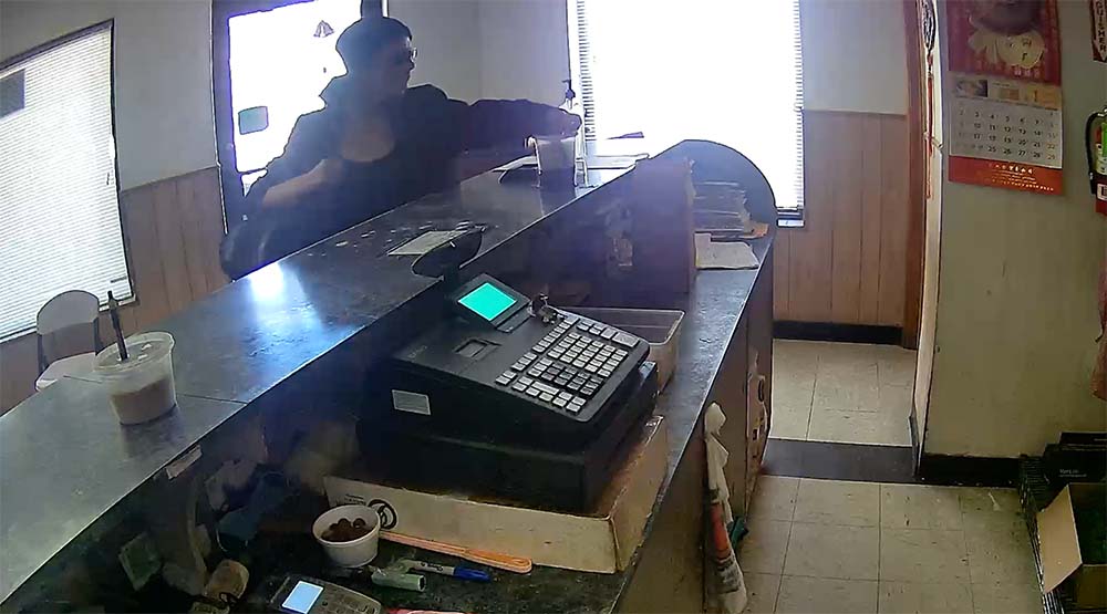 Video: Multiple Warren restaurants report thieves attempting to steal tip jars