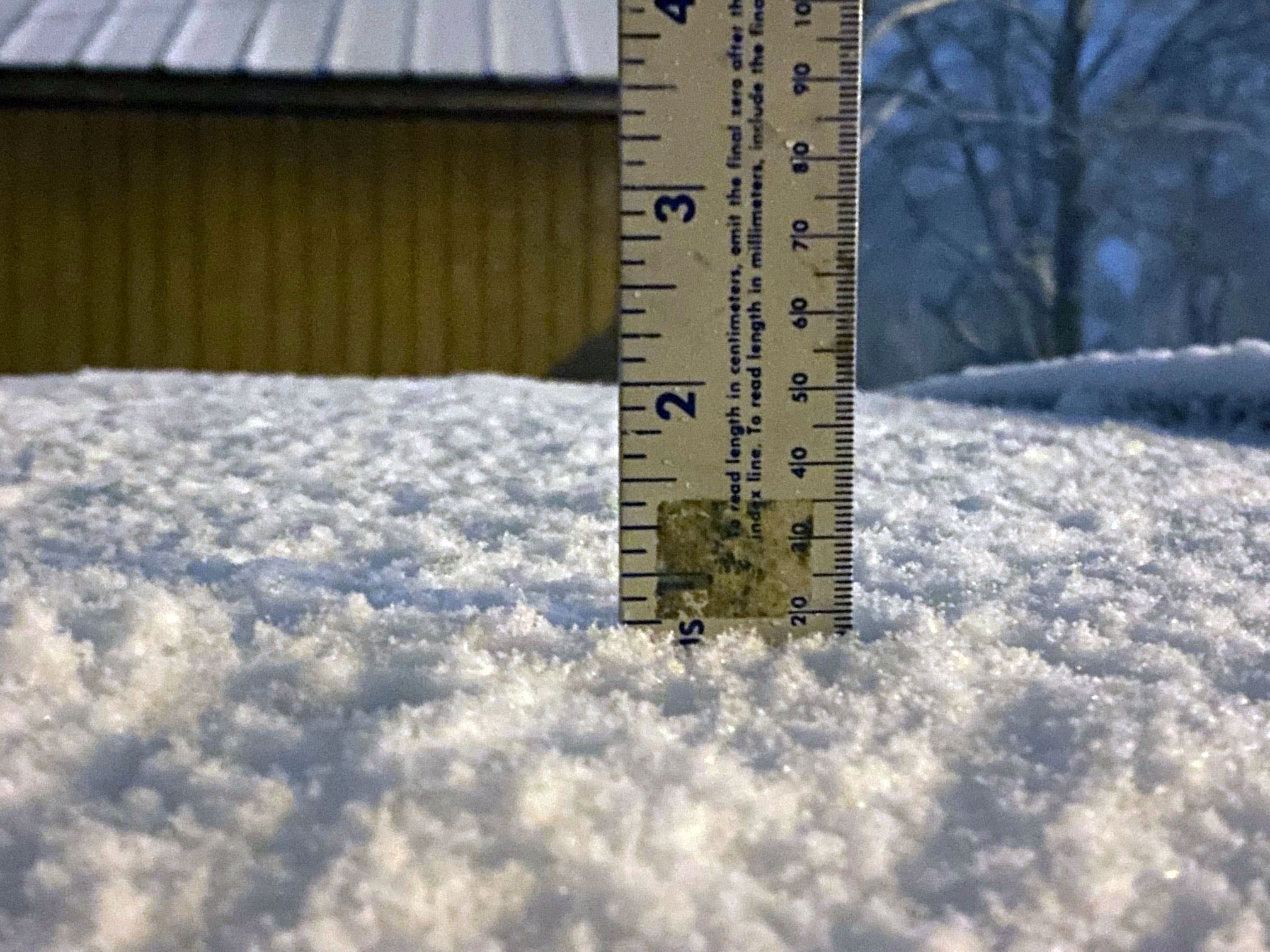 Snow piling up in parts of South Arkansas Friday evening