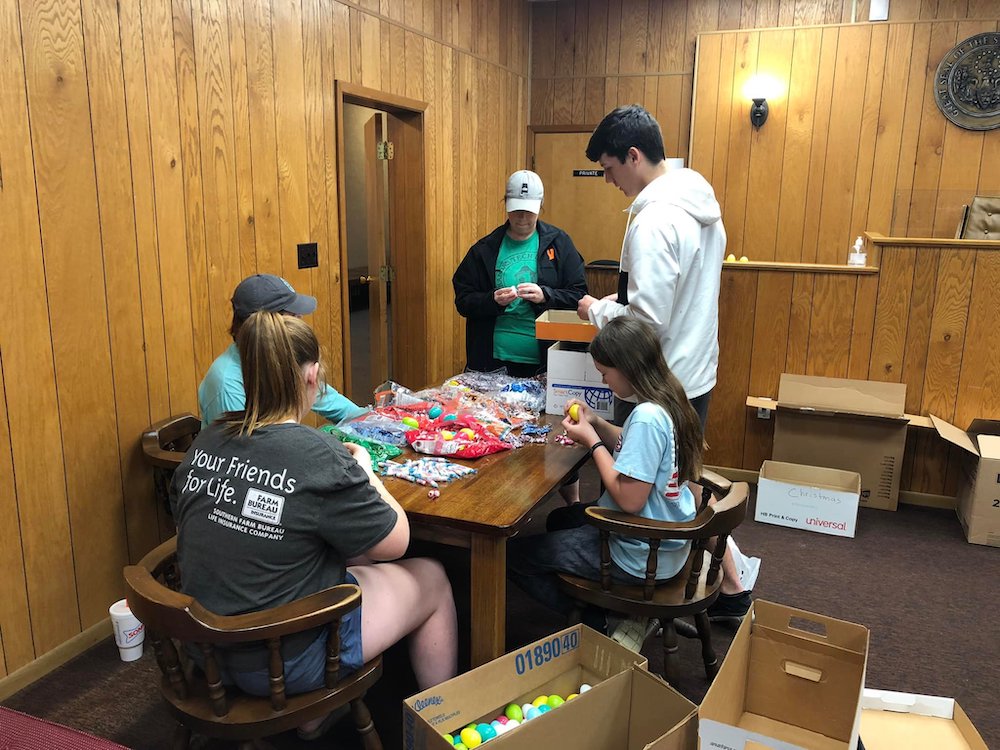 Volunteers jump in to help with Bradley County Chamber’s April Easter egg hunt