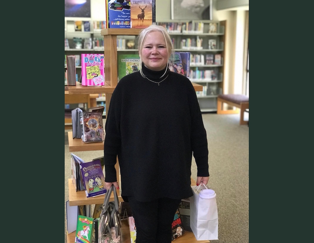 Elizabeth Ann Vansandt wins Library’s February Book Lover’s Giveaway