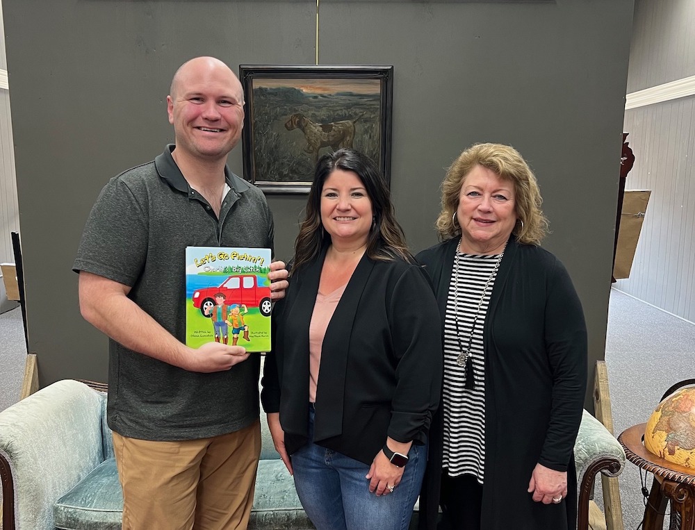 Saline River Chronicle donates children’s books by late author Glenn Lansdale to Warren reading program